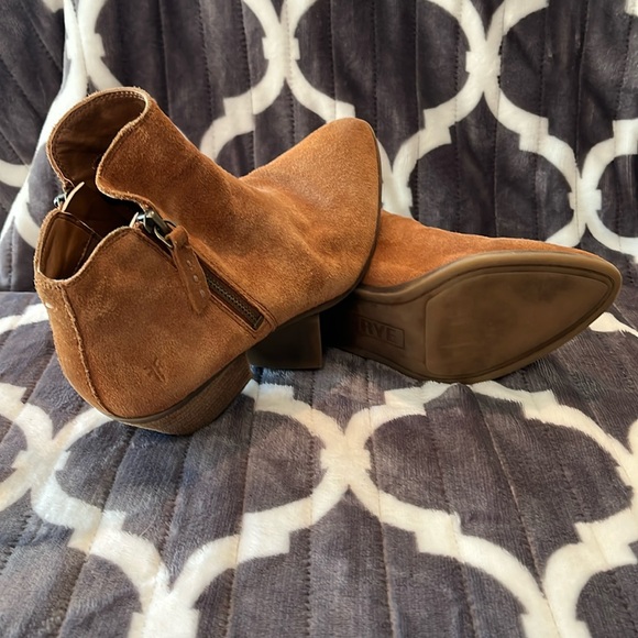 Frye suede Judy zip bootie ankle boots. - Picture 2 of 5